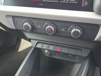 AUDI A1 1.0 Tfsi 30 S Line Sportback 5Dr Petrol S Tronic Euro 6 (S/S) (1