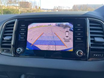 SKODA KAROQ 2.0 Tdi Se Drive Suv 5Dr Diesel Dsg Euro 6 (S/S) (116 Ps)