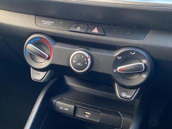KIA STONIC 1.0T Gdi 99 2 5Dr Dct