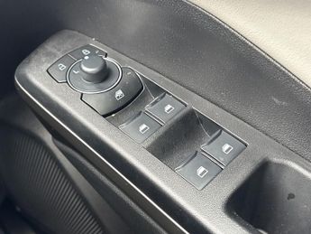 FORD PUMA 123Kw Select 43Kwh 5Dr Auto