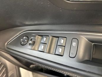 PEUGEOT 5008 1.2 Puretech Allure Suv 5Dr Petrol Eat Euro 6 (S/S) (130 Ps)