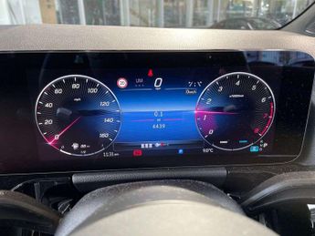 MERCEDES-BENZ GLA Gla 200 Amg Line Executive 5Dr Auto