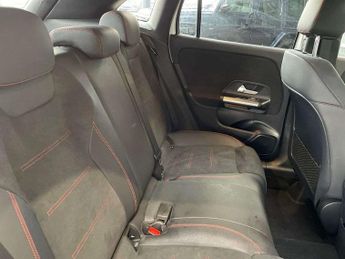 MERCEDES-BENZ GLA Gla 200 Amg Line Executive 5Dr Auto