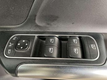 MERCEDES-BENZ GLA Gla 200 Amg Line Executive 5Dr Auto