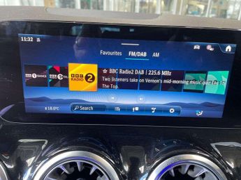 MERCEDES-BENZ GLA Gla 200 Amg Line Executive 5Dr Auto