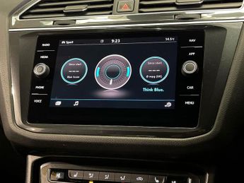 VOLKSWAGEN TIGUAN 2.0 Tdi R-Line Suv 5Dr Diesel Dsg 4Motion Euro 6 (S/S) (150 Ps)