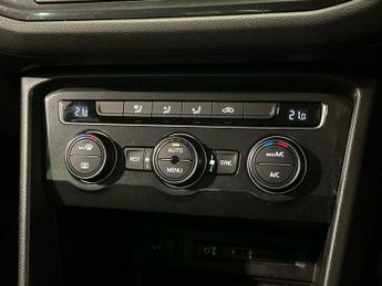 VOLKSWAGEN TIGUAN 2.0 Tdi Se Navigation Suv 5Dr Diesel Dsg Euro 6 (S/S) (150 Ps)