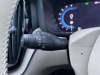 VOLVO XC60 2.0 B4 Mhev Plus Suv 5Dr Diesel Hybrid Auto Awd Euro 6 (S/S) (19