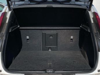 VOLVO XC40 2.0 B4 Mhev Momentum Suv 5Dr Petrol Hybrid Auto Euro 6 (S/S) (19