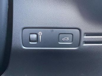 VOLVO XC40 2.0 B4 Mhev Momentum Suv 5Dr Petrol Hybrid Auto Euro 6 (S/S) (19