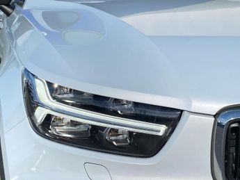 VOLVO XC40 2.0 B4 Mhev Momentum Suv 5Dr Petrol Hybrid Auto Euro 6 (S/S) (19