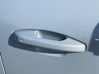 VOLVO XC40 2.0 B4 Mhev Momentum Suv 5Dr Petrol Hybrid Auto Euro 6 (S/S) (19