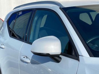 VOLVO XC40 2.0 B4 Mhev Momentum Suv 5Dr Petrol Hybrid Auto Euro 6 (S/S) (19