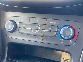 FORD FOCUS 1.5 Tdci 120 St-Line Navigation 5Dr Powershift