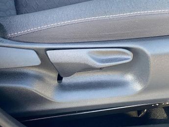 TOYOTA YARIS 1.5 Hybrid Design 5Dr Cvt