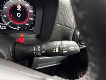 NISSAN JUKE 1.6 N-Connecta Suv 5Dr Petrol Hybrid Auto Euro 6 (143 Ps)