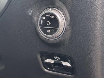 MERCEDES-BENZ C CLASS C200 Sport 4Dr 9G-Tronic