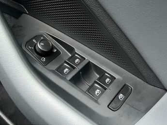 VOLKSWAGEN PASSAT 1.5 Etsi Mhev Life Estate 5Dr Petrol Hybrid Dsg Euro 6 (S/S) (15