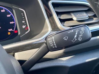 VOLKSWAGEN T-ROC 1.5 Tsi R-Line Suv 5Dr Petrol Dsg Euro 6 (S/S) (150 Ps)