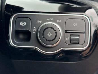 MERCEDES-BENZ CLA Cla 180 Sport Edition 4Dr Tip Auto