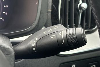 VOLVO XC60 Xc60 2.0 B4D R Design Pro 5Dr Awd Geartronic Estate