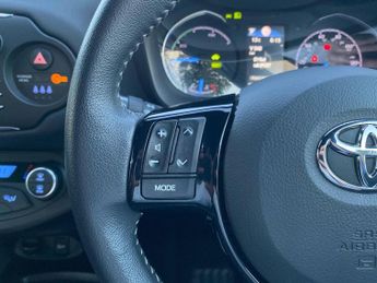 TOYOTA YARIS 1.5 Hybrid Excel 5Dr Cvt