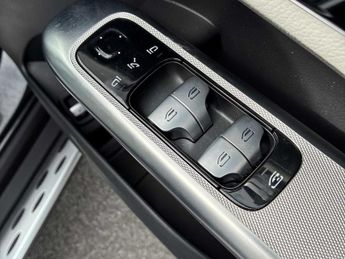 MERCEDES-BENZ GLC Glc 300E 4Matic Amg Line 5Dr 9G-Tronic