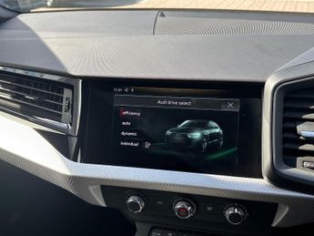 AUDI A1 1.0 Tfsi 30 S Line Sportback 5Dr Petrol S Tronic Euro 6 (S/S) (1