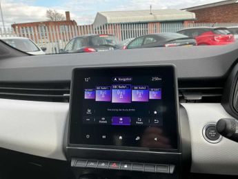 Renault CLIO 1.6 E-Tech Full Hybrid 145 Techno 5Dr Auto