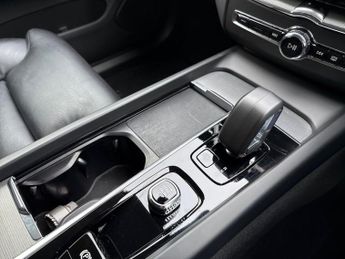 VOLVO XC60 Xc60 2.0 B4 Awd Diesel Plus Dark Geartronic