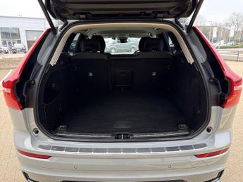 VOLVO XC60 Xc60 2.0 B4 Awd Diesel Plus Dark Geartronic