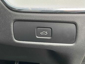 VOLVO XC60 2.0 B5P Core 5Dr Awd Geartronic