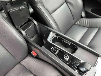 VOLVO XC60 2.0 B5P Core 5Dr Awd Geartronic