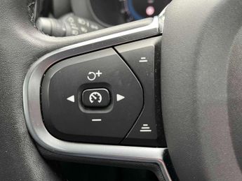 VOLVO XC60 2.0 B5P Core 5Dr Awd Geartronic