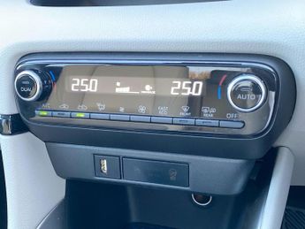 TOYOTA YARIS 1.5 Vvt-H Excel Hatchback 5Dr Petrol Hybrid E-Cvt Euro 6 (S/S) (