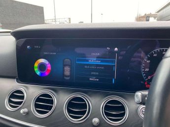 MERCEDES-BENZ E CLASS E300D 4Matic Amg Line Premium 4Dr 9G-Tronic