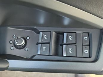 AUDI Q3 1.5 Tfsi Cod 35 S Line Suv 5Dr Petrol S Tronic Euro 6 (S/S) (150