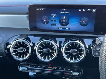 MERCEDES-BENZ CLA Cla 220D Amg Line Premium 5Dr Tip Auto