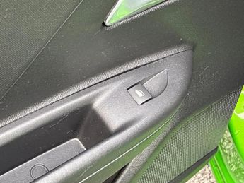 VAUXHALL MOKKA 50Kwh Launch Edition Suv 5Dr Electric Auto (136 Ps)