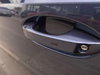 VOLKSWAGEN ID. BUZZ Pro 86Kwh Life Mpv 5Dr Electric Auto (Lwb, 6Seat) (286 Ps)