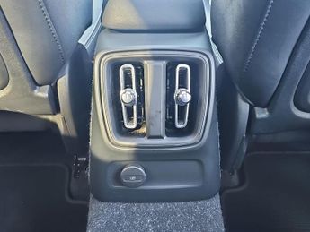 VOLVO XC40 1.5 T5 Recharge Phev R Design Pro 5Dr Auto