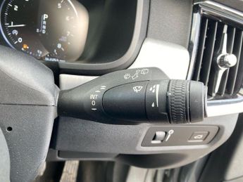 VOLVO V90 2.0 T4 Momentum Plus Estate 5Dr Petrol Auto Euro 6 (S/S) (190 Ps