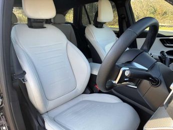 MERCEDES-BENZ GLC Glc 300E 4Matic Amg Line 5Dr 9G-Tronic