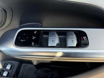 MERCEDES-BENZ GLC Glc 300E 4Matic Amg Line 5Dr 9G-Tronic