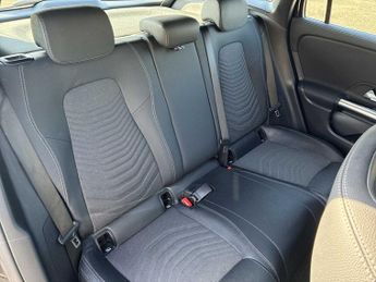 MERCEDES-BENZ GLA Gla 200D Sport Executive 5Dr Auto