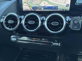 MERCEDES-BENZ GLA Gla 200D Sport Executive 5Dr Auto
