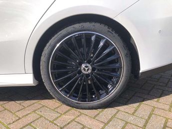 Mercedes-Benz CLA Cla 220D Amg Line Premium Plus 4Dr Tip Auto