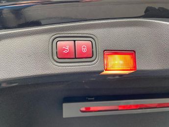 MERCEDES-BENZ C CLASS Mercedes-Benz C 220 Amg Line Premium +