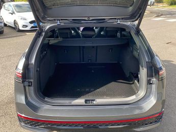 VOLKSWAGEN PASSAT 1.5 Tsi Ehybrid 272 R-Line 5Dr Dsg