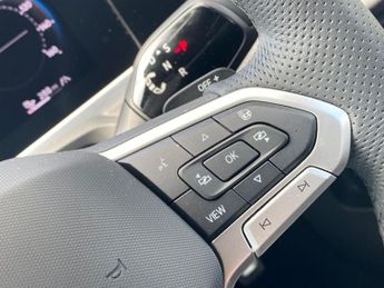 VOLKSWAGEN PASSAT 1.5 Tsi Ehybrid 272 R-Line 5Dr Dsg